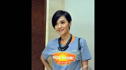 Tampil dengan potongan rambut pendek . Enno terlihat tomboy dan fresh saat ditemui di Epicentrum, Kuningan, Jakarta Selatan, Selasa (15/7/2014) (Liputan6.com/Panji Diksana)