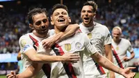Pemain Manchester City, Claudio Echeverri,&nbsp;merayakan gol bersama rekan-rekannya dalam laga Grup G Piala Dunia Antarklub melawan Al Ain di Atlanta,&nbsp;Senin (23/6/2025) WIB. (AP Photo/Mike Stewart)