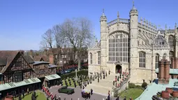 Peti mati Pangeran Philip dari Inggris saat tiba di St. George's Chapel saat prosesi pemakaman di dalam Kastil Windsor di Windsor, Inggris, Sabtu (17/4/2021). Pangeran Philip meninggal 9 April pada usia 99 tahun setelah 73 tahun menikah dengan Ratu Inggris Elizabeth II. (Justin Tallis/Pool via AP)