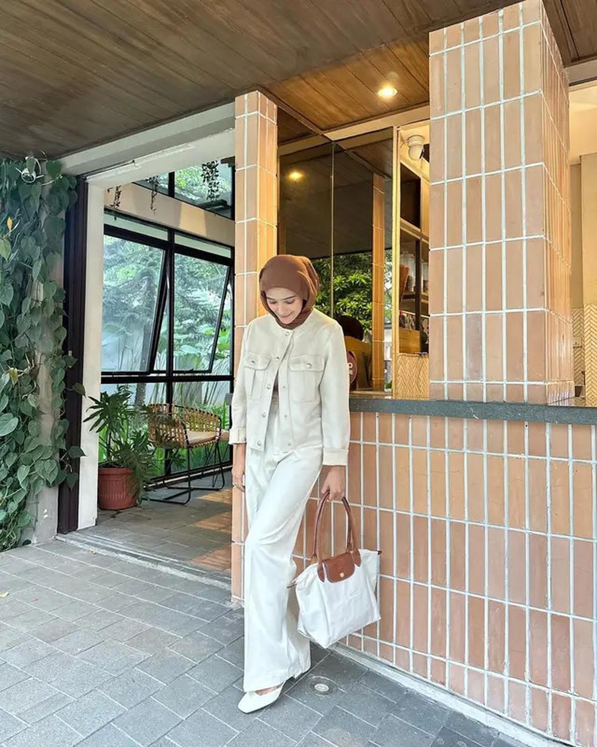 6 Potret Nadya Mustika Usai 6 Bulan Melahirkan, Kembali Langsing Penampilan Bak ABG