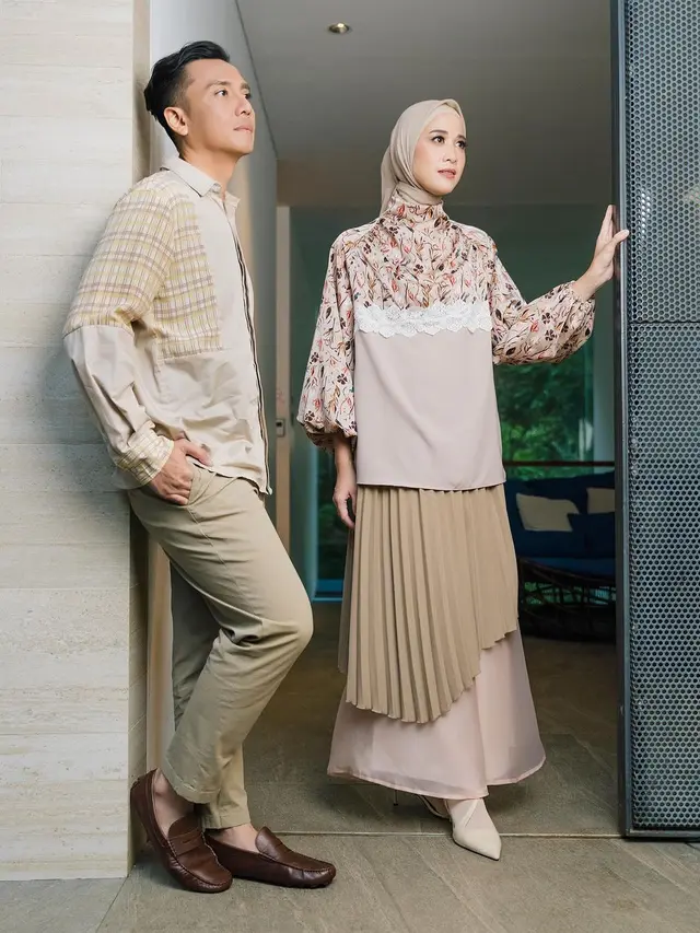 Model Baju Couple ala Fanny Fabriana dan Suami, Cocok untuk Buka Bersama hingga Lebaran