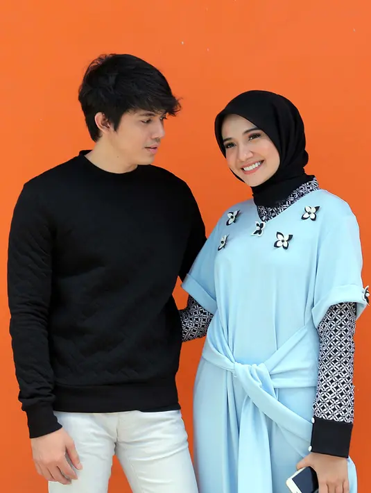 Baik Zaskia Sungkar dan suami Irwansyah tidak menjadikan sebagai sebuah beban. Dalam waktu dekat, pasangan ini akan konsultasi dengan dokter kandungan mengenai program anak. (Deki Prayoga/Bintang.com)