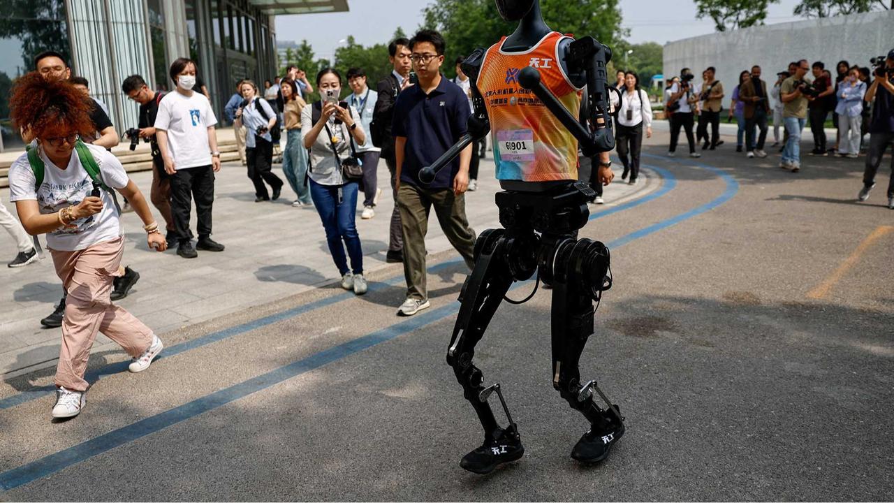 FOTO: Canggihnya Robot Robot Humanoid di Kawasan Industri Robotika Beijing
