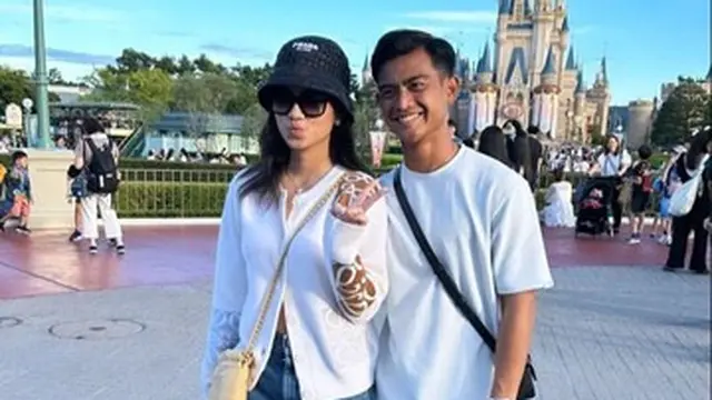 6 Momen Arhan dan Azizah Kompak Pakai Outfit Senada, Netizen: Pacaran Setelah Nikah