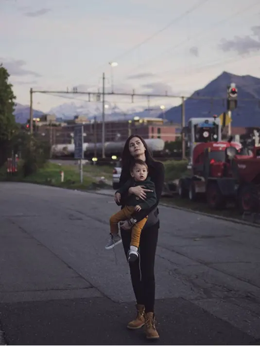 "Slamet ulang taooonn bojooooooo satu2nya !!!!! Mudah2an suami kmu byk rejekinya (yg otomatis kmu jg rejekinya banyak), smoga seneng liburannya anak kmubdan suaminya (yg otomatis kmu jg)," tulis Ringgo. (Instagram/ringgoagus)