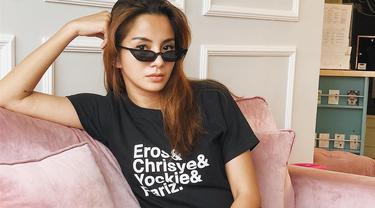 [Bintang] Gaya Milenial Banget! Kirana Larasati dengan 5 Fashion Item Andalan yang Jauh dari Kesan Ibu-Ibu