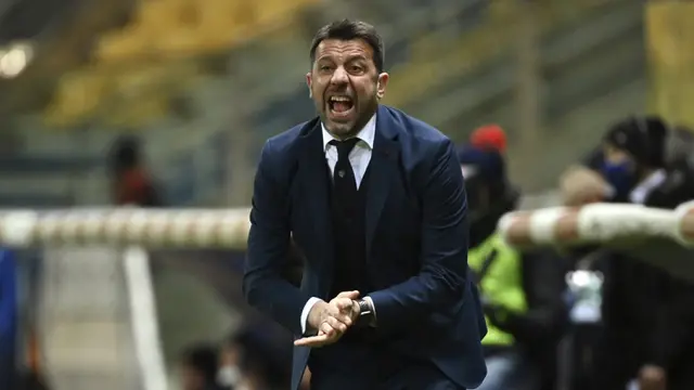 FOTO: Kalah 1-2 dari Genoa, Parma Masih Sulit Keluar dari Zona Degradasi - Roberto D'Aversa