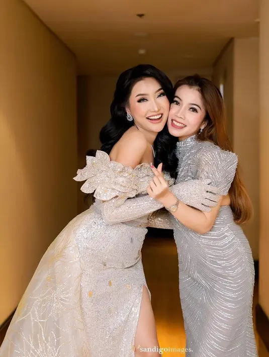 <p>Salah satu hasil rancangan Angela dikenakan oleh Lucinta Luna saat merayakan ulang tahunnya yang ke-33 tahun lalu. [Instagram/angelaprisa]</p>