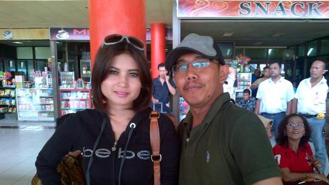 Pulang kampung, Novi diserbu warga yang ingin foto bareng