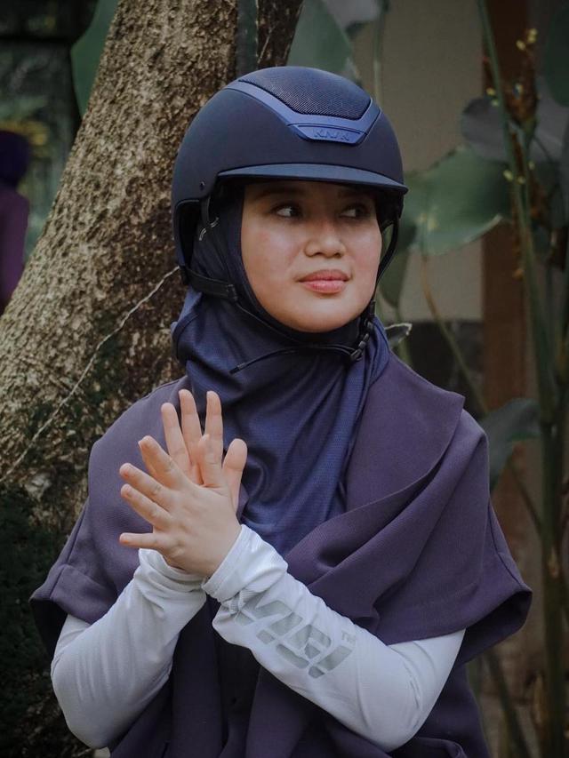 7 Momen Chacha Frederica Latihan Berkuda Usai Jadi Istri Bupati - Hot ...