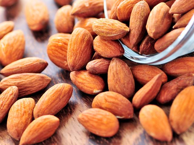 Jenis Kacang Kacangan Yang Kaya Omega 3 Almond (buah