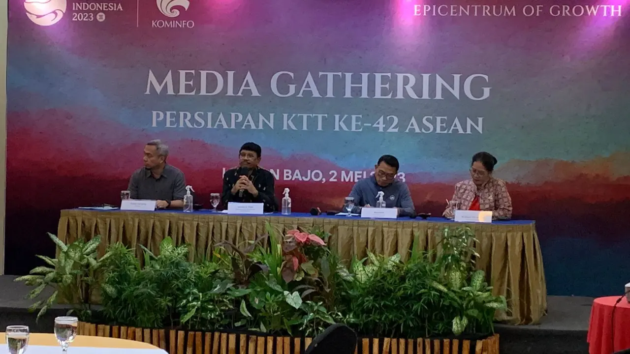 Menteri Komunikasi dan Informatika, Johnny G Plate dalam Media Gathering Persiapan KTT ke-42 ASEAN, Selasa (2/5/2023). (Liputan6/Benedikta Miranti)