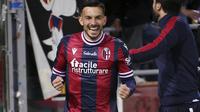 Penyerang Bologna, Nicola Sansone berselebrasi usai mencetak gol ke gawang Inter Milan selama pertandingan lanjutan Liga Serie A Italia di stadion Renato Dall'Ara di Bologna, Italia, Kamis (28/4/2022). Bologna menang atas Inter Milan dengan skor tipis 2-1. (Michele Nucci/LaPresse via AP)
