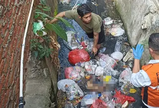 Polisi olah TKP penemuan jasad bayi di Bandar Lampung. (Liputan6.com/Istimewa).