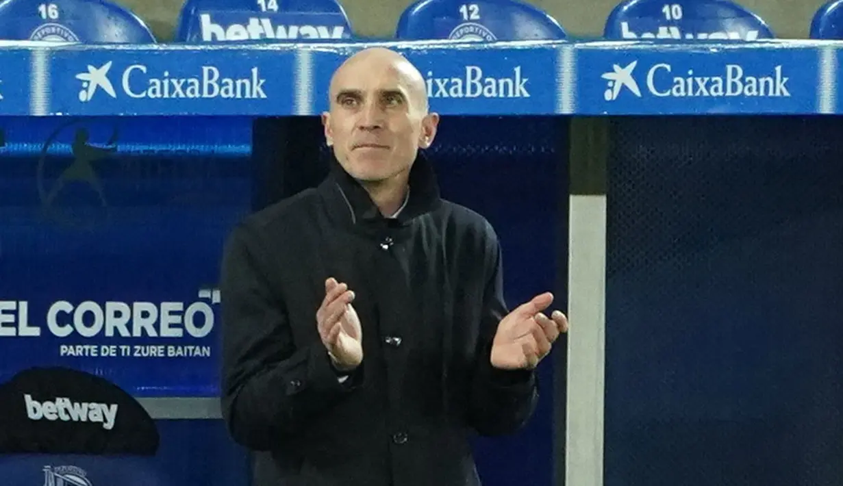 Asisten pelatih Real Madrid, David Bettoni, saat melawan Alaves pada laga Liga Spanyol di Stadion Mendizorroza, Sabtu (23/1/2021). Real Madrid menang dengan skor 4-1. (AFP/Cesar Manso)