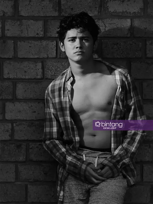 Pemeran sinetron Aliando Syarief lebih banyak menghiasi media terkait dengan karier dan kegiatan sosialnya. Aktor dan penyanyi 20 tahun itu kini disibukkan dengan sinetron terbarunya Jodoh Yang Tertukar yang tayang di SCTV. (Adrian Putra/Bintang.com)