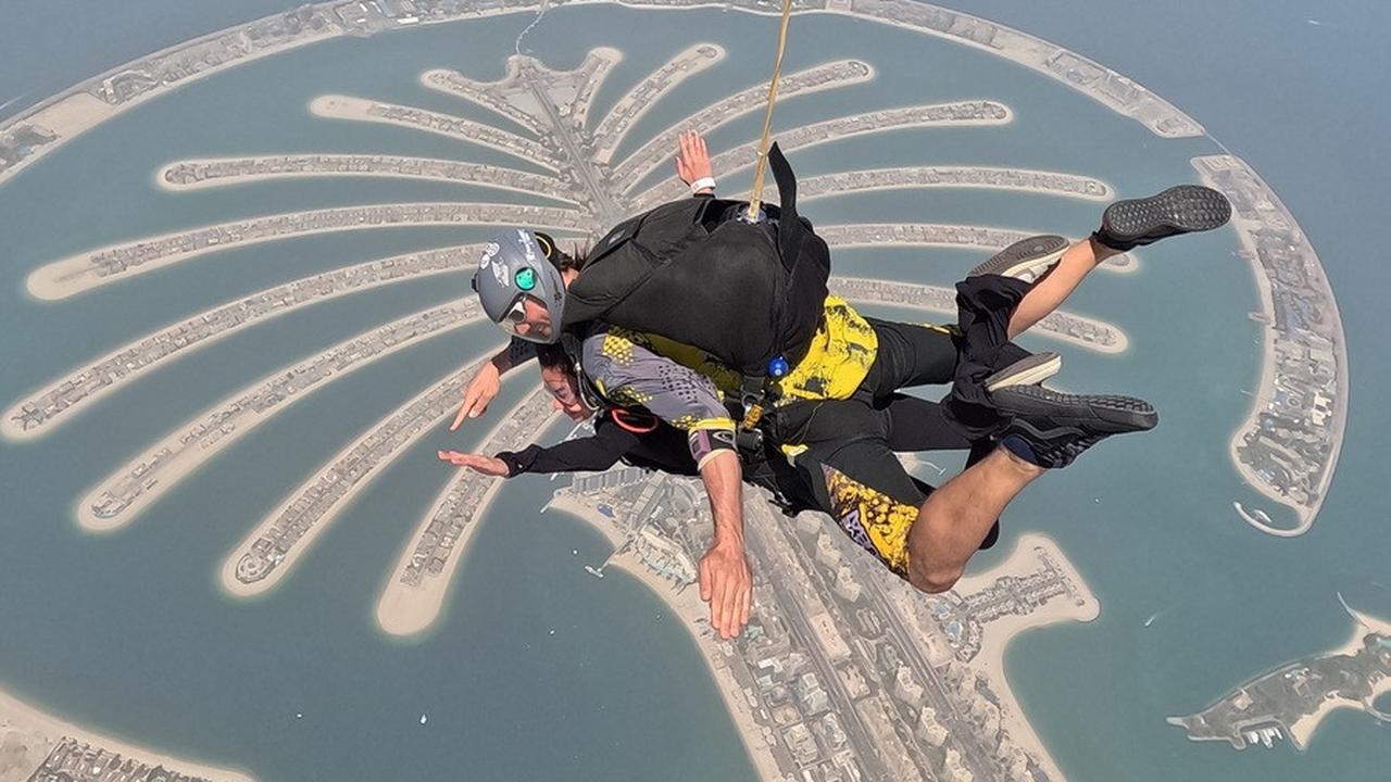 Momen Azizah Salsha Ketika Melakukan Sky Diving