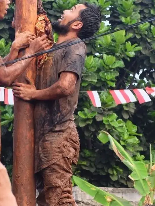 Teuku Wisnu Panjat Pinang (Instagram/teukuwisnu)