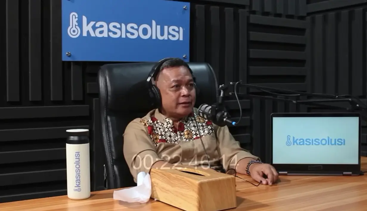 "Saya pernah berada di titik tidak memiliki apa pun secara materi. Tidak ada kendaraan, tidak ada rumah saat hidup dengan istri kedua," kata Unang seperti dilansir dari kanal Youtube Kasisolusi. [Youtube/kasisolusi]