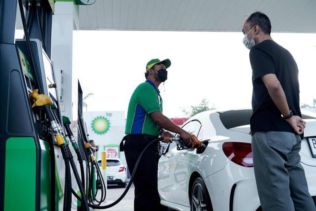 Kompak Naik! Daftar Harga BBM Pertamina dan SPBU Swasta Terbaru Per 1 Desember 2025