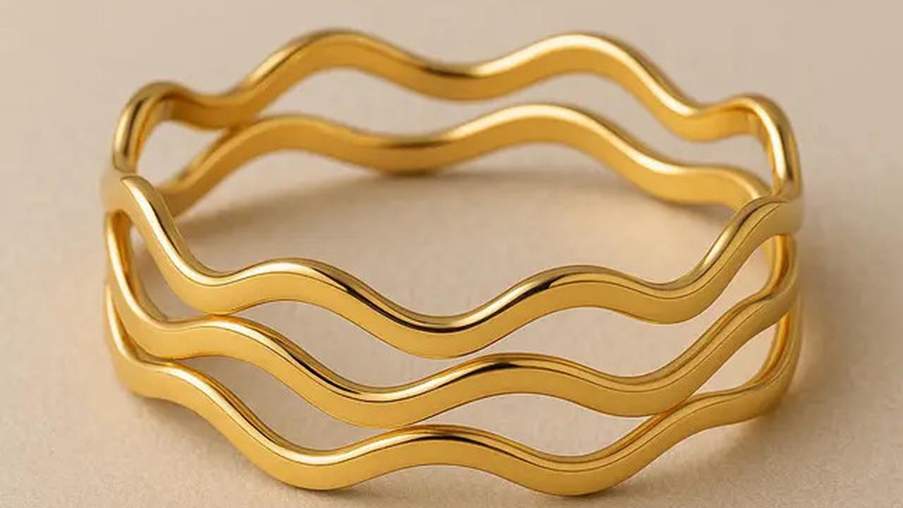 7 Model Gelang Emas Gelombang Bertumpuk yang Lagi Tren di 2025