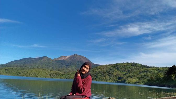 Pemandangan Danau Talang yang terletak di Kabupaten Solok, Sumatera Barat.
