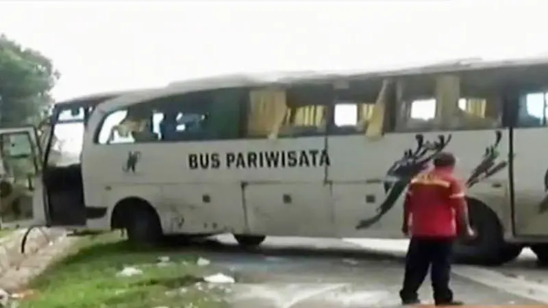 Kecelakaan Bus Vs Minibus