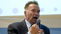 Arnold Schwarzenegger saat menjadi pembicara dalam Konferensi Perubahan Iklim PBB COP24 di Katowice, Polandia (3/12). Mantan Gubernur California itu tampak bersemangat saat menyampaikan pidatonya dalam konferensi itu. (AFP Photo/Janek Skarzynski)