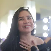 "Beribu terima kasih untuk SCTV aku bisa terlibat di segala macam take form-nya. Selama ini kan aku fokus di film, tapi tetap SCTV kasih kesempatan aku nyanyi," tandasnya. (Nurwahyunan/Bintang.com)