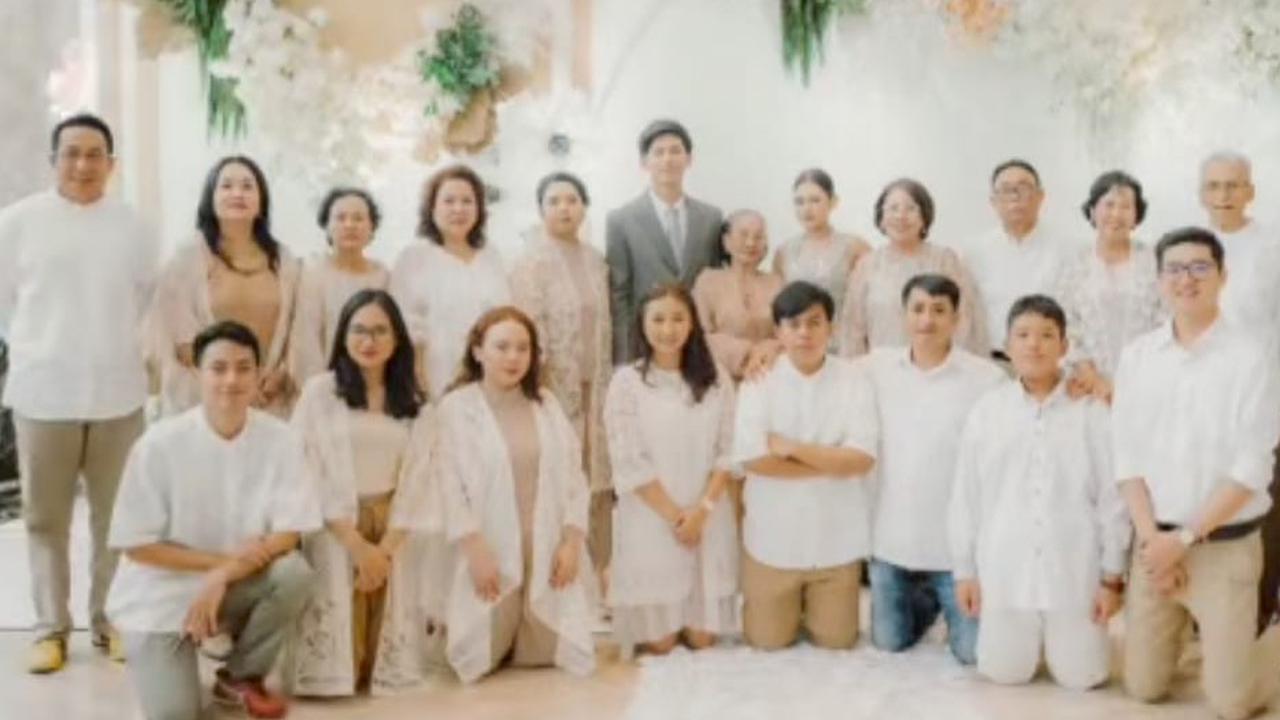 Diduga Lamaran, Foto Keluarga Terbaru Ziva Magnolya Viral di Media Sosial