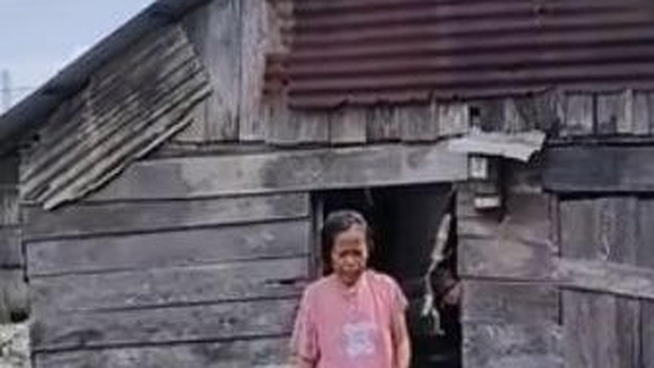 Viral Rumah di Tengah Genangan Air Penuh Sampah, Bikin Sedih