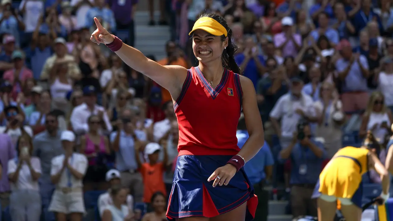 Senyum Manis Emma Raducanu Saat Lolos Semifinal US Open