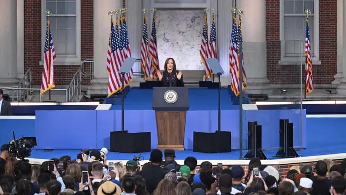 Tampil Perdana Usai Pilpres AS 2024, Kamala Harris Akui Kemenangan Donald Trump