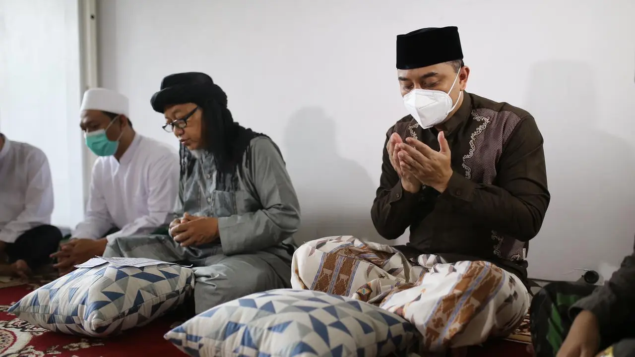 Eri Cahyadi menggelar khataman Alquran di rumahnya. (Dian Kurniawan/Liputan6.com)