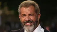 Lama absen, Mel Gibson kembali ke Hollywood sambil menyiapkan kehadiran anak kesembilannya.