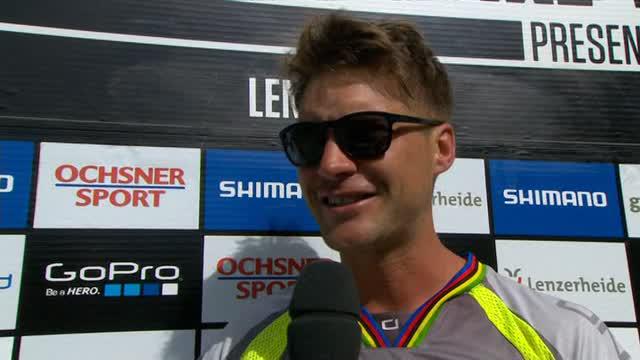 Greg Minnaar dan Rachel Atherton dua pebalap sepeda gunung nomor downhill menjadi pemenang dalam Kejuaraan dunia 2015.