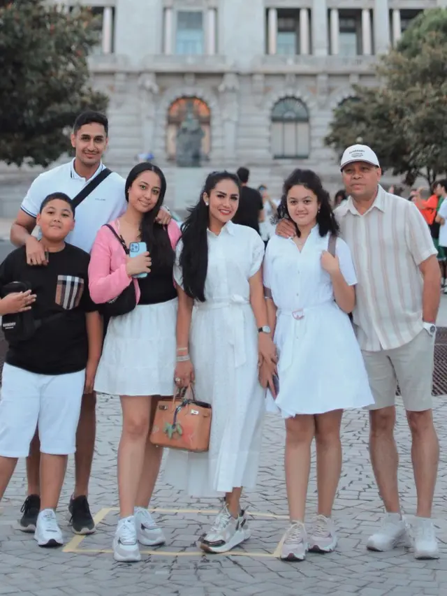 Kris Dayanti jumpa dua anak Raul Lemos di Portugal (foto: instagram krisdayantilemos)
