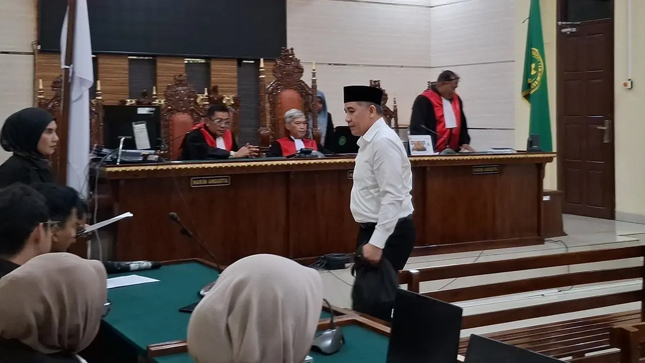 Mantan Bupati Pesawaran, Dendi Ramadhona, divonis 8 tahun penjara oleh Majelis Hakim Pengadilan Negeri (PN) Tanjungkarang. (Liputan6.com/Ardi Munthe).