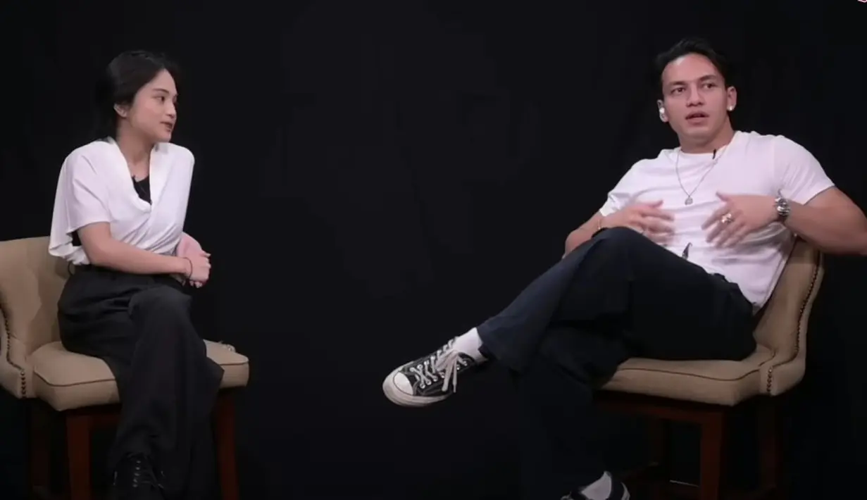 Jeje Slebew saat bertemu dengan Jefri Nichol. (Foto: YouTube/B*cot Television)