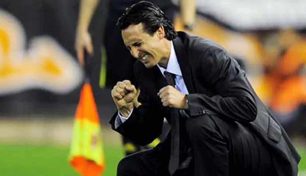 Ekspresi pelatih Valencia Unai Emery di laga lanjutan La Liga melawan Sevilla di Estadio Mestalla, 20 Maret 2011. AFP PHOTO / JOSE JORDAN