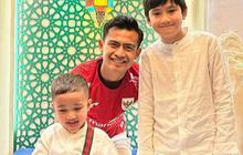 Foto Bareng Pratama Arhan, Rayyanza Bikin Salfok - Mulai dari Pose Unik Hingga Gaya Super Kece