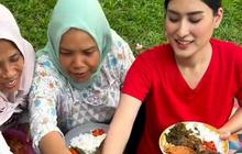 Cantik dan Jago Masak, Potret Angbeen Rishi Istri Adly Fairuz Masak Sendiri 5 Kg Jengkol-Puluhan Ikan Lele Buat Karyawan
