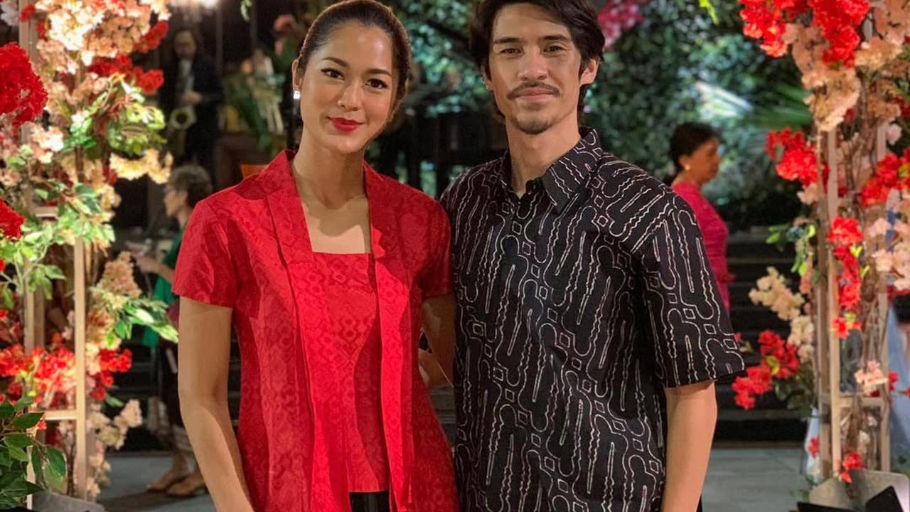 Inspirasi Model Kebaya Couple Modern untuk Acara Resmi dengan Gaya Tradisional Mewah Ala Prisia Nasution