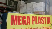 Harga Plastik Melonjak, Pedagang di Makassar Keluhkan Untung Menyusut