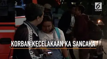  Isak tangis kebahagiaan keluarga korban kecelakaan KA Sancaka tak tertahankan ketika melihat keluarganya selamat.
