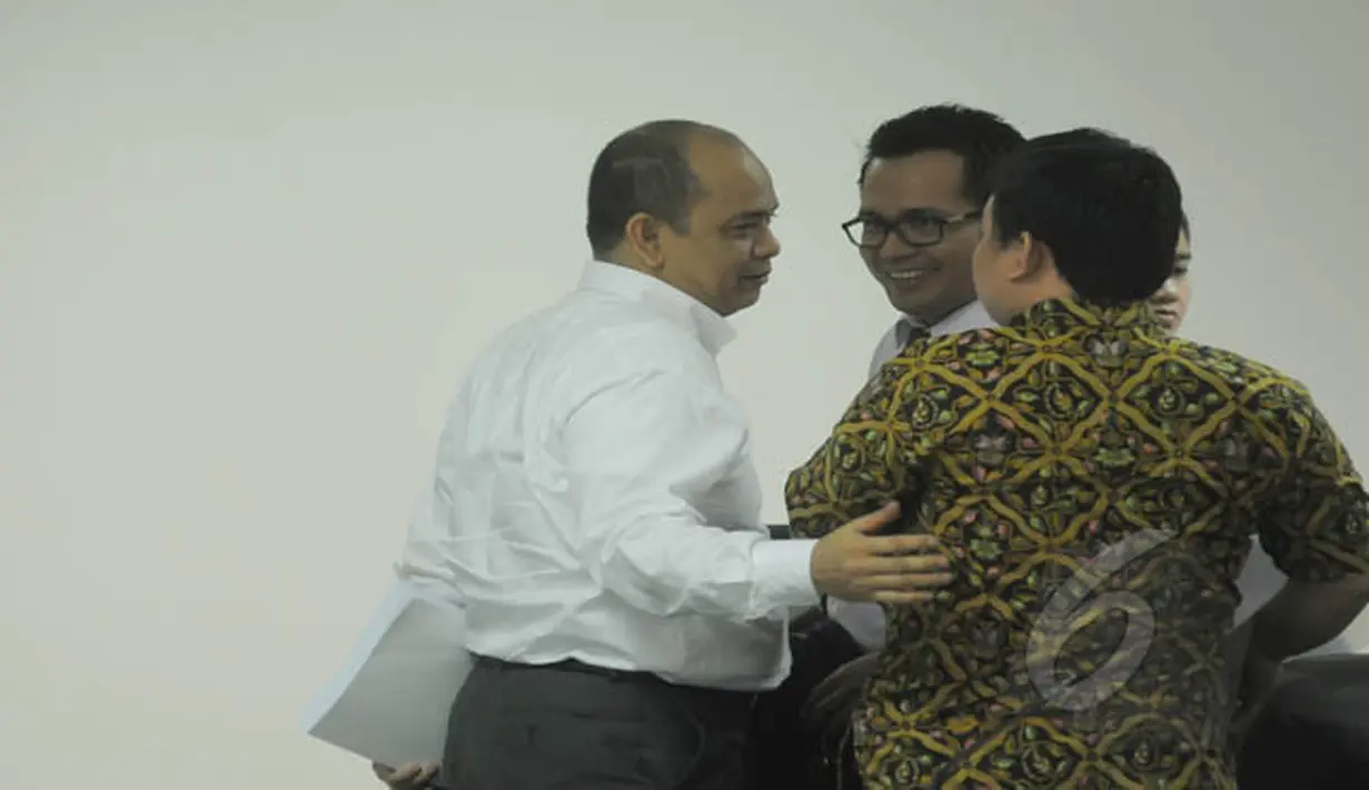 Terdakwa Gulat Medali Emas Manurung saat menjalani sidang lanjutan dengan agenda pembacaan tuntutan di Pengadilan Tipikor, Jakarta, Kamis (5/2/2015). (Liputan6.com/Herman Zakharia)