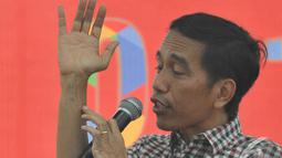 Di atas panggung, Jokowi mengatakan kedatangannya adalah untuk memberikan klarifikasi terkait isu-isu yang sempat beredar ditengah warga, Madiun, Jawa Timur, Sabtu (28/6/2014) (Liputan6.com/Herman Zakharia)