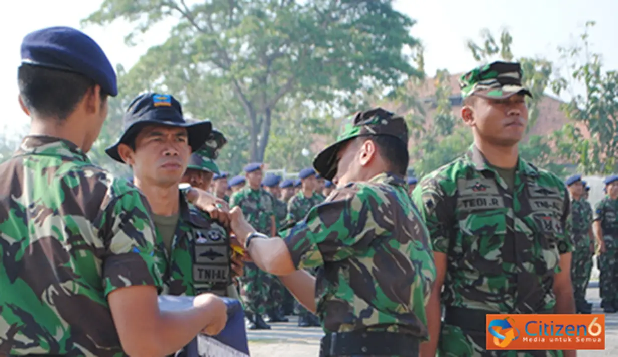 Citizen6, Surabaya: Satlinlamil Surabaya melaksanakan Latihan SAR dan Sea Survival 2012, yang dibuka oleh Letkol Laut (S) Goki P. Sihombing bertempat di Mako Satlinlamil Surabaya, baru-baru ini. (Pengirim: Dispenkolinlamil).