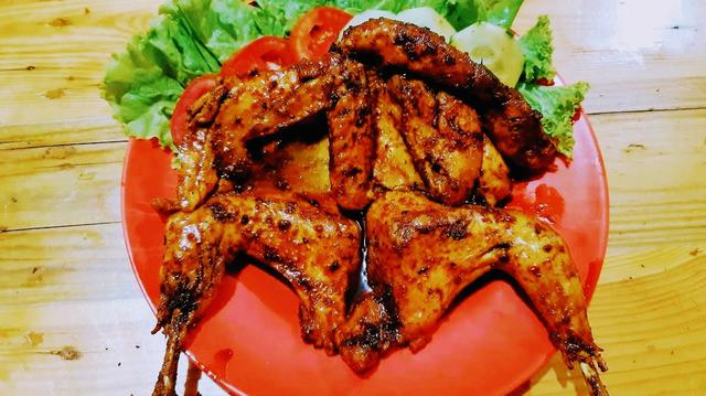 2. Warung Ayam Bakar Rejosari Nginden Semolo: Kelezatan Legendaris Surabaya
