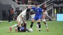 <p>Pemain PSIS Semarang, Deri Cofre (kedua kanan) berebut bola dengan pemain Persija Jakarta, Aji Kusuma pada laga turnamen mini RCTI Premium Sports di Jakarta International Stadium (JIS), Jakarta, Kamis (30/5/2024). (Bola.com/Abdul Aziz)</p>
